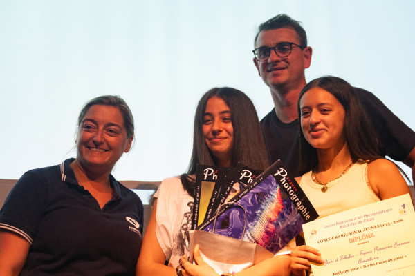 Une-cérémonie en l'honneur des jeunes photographes